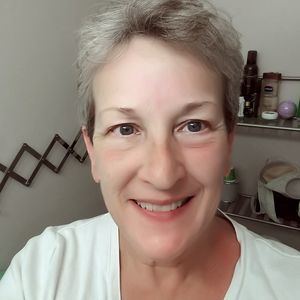 Meet your Posher, Leanne